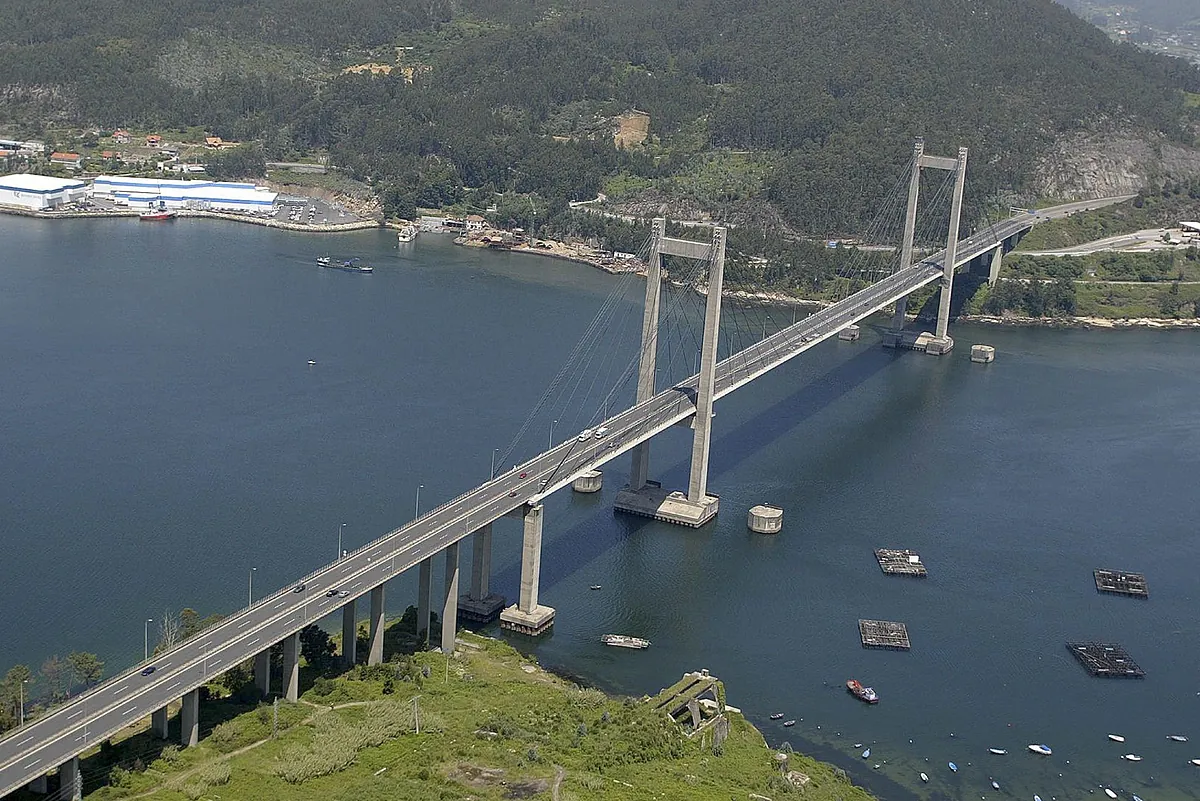 PSOE, BNG y Sumar sellan un pacto que incluye transferir la titularidad de la AP-9 a Galicia