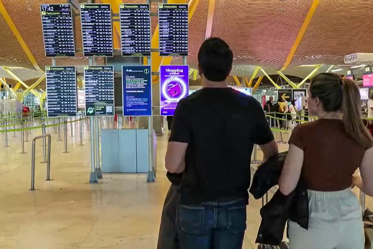 Aena aconseja consultar vuelos por el aviso rojo de lluvias torrenciales en Valencia, Castellón y Tarragona