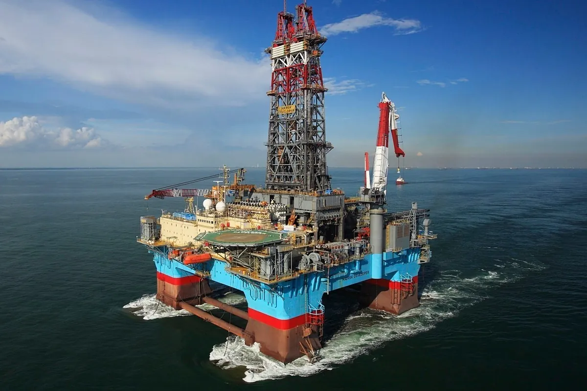 TotalEnergies suspende un 15% de su producción de petróleo y Repsol descarta problemas de suministro