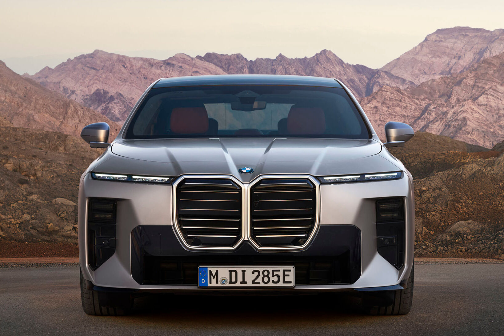 BMW renueva su berlina de lujo Serie 7 con versiones eléctricas que superan los 700 km de autonomía
