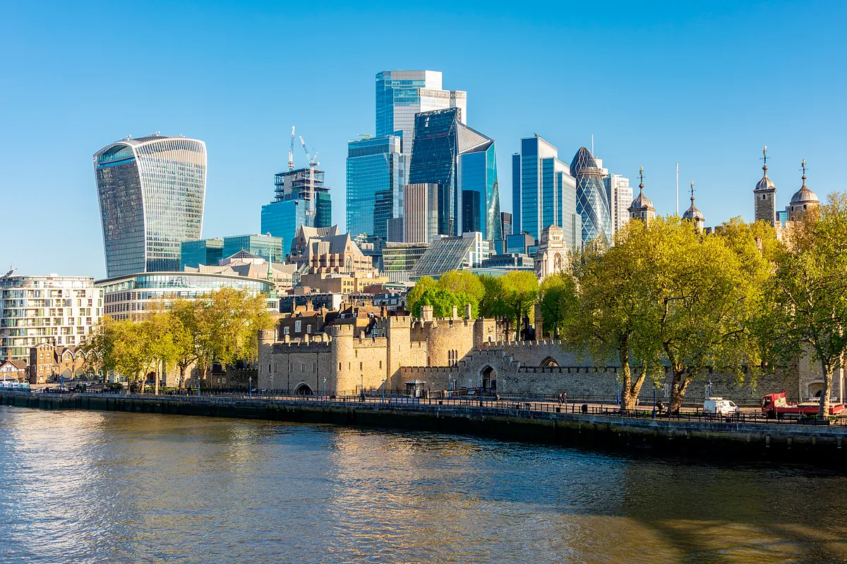 Los rascacielos de la City ganan el pulso a la Torre de Londres