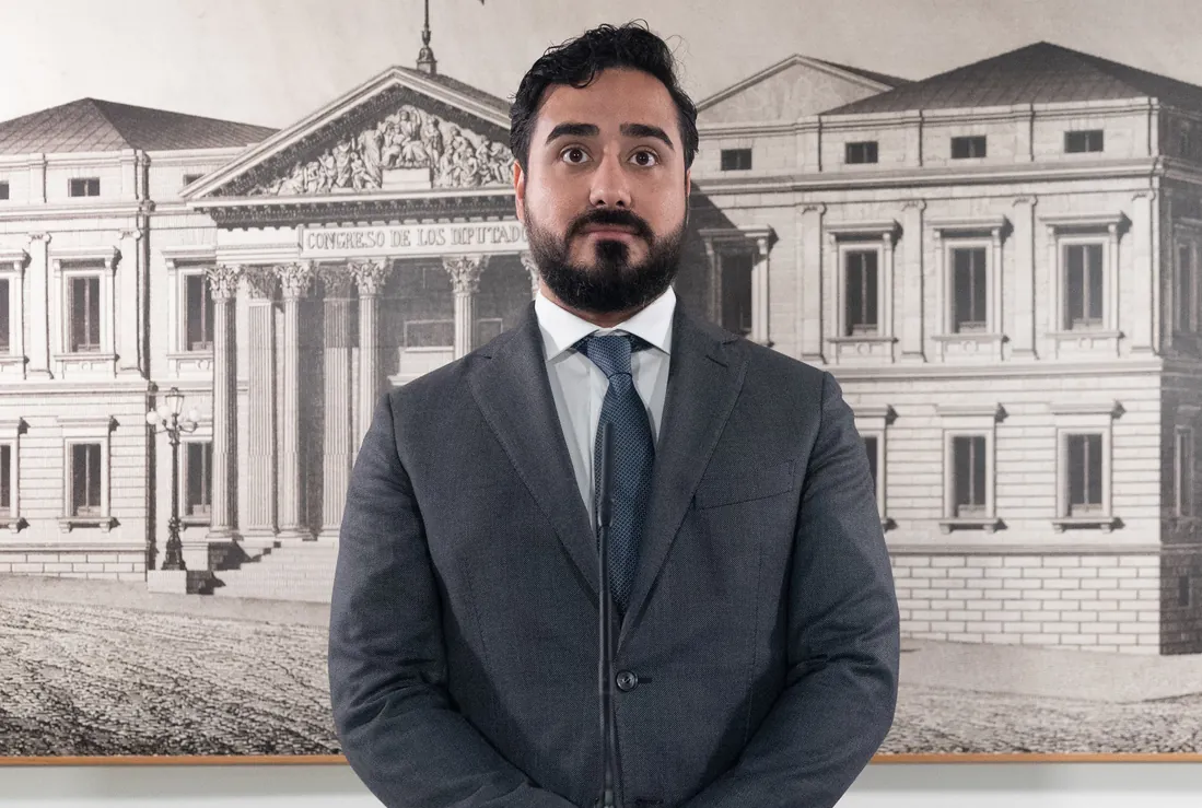 Alvise admite que cobró 100.000 euros sin factura | Política