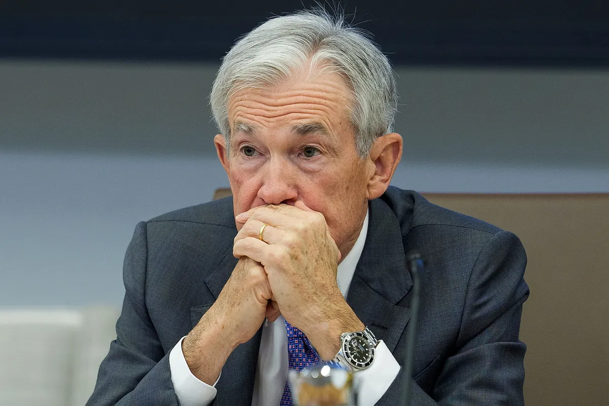 Powell desafía a Trump y mantiene los tipos sin cambios en el 3,5%