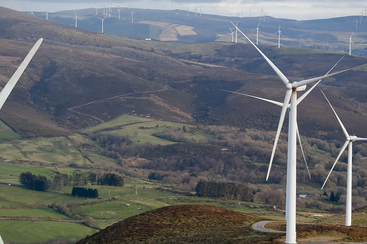 Los ingenieros industriales de Galicia urgen a desarrollar los 100 eólicos suspendidos