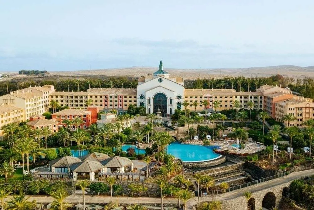 Summum suma a su cartera doce hoteles de R2 en Canarias y Baleares