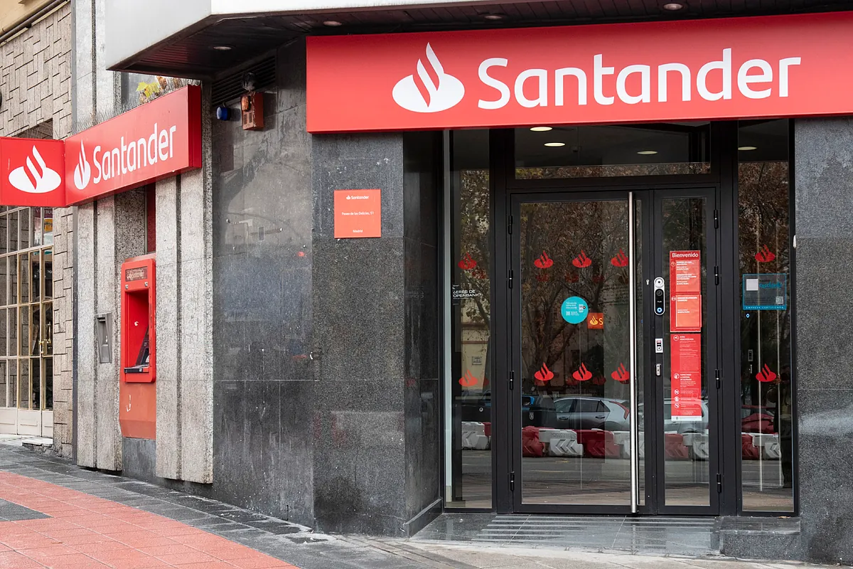 Santander cae un 3,5% en el Ibex tras la compra de Webster | Mercados