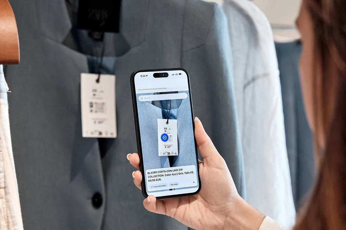 Así funciona la nueva etiqueta de Zara para personas con discapacidad visual