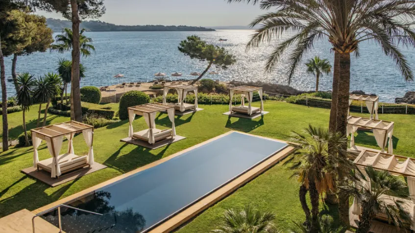 Así es la experiencia de lujo de Meliá desde 200.000 euros para ver el eclipse total de sol: jet privado, chef y yate