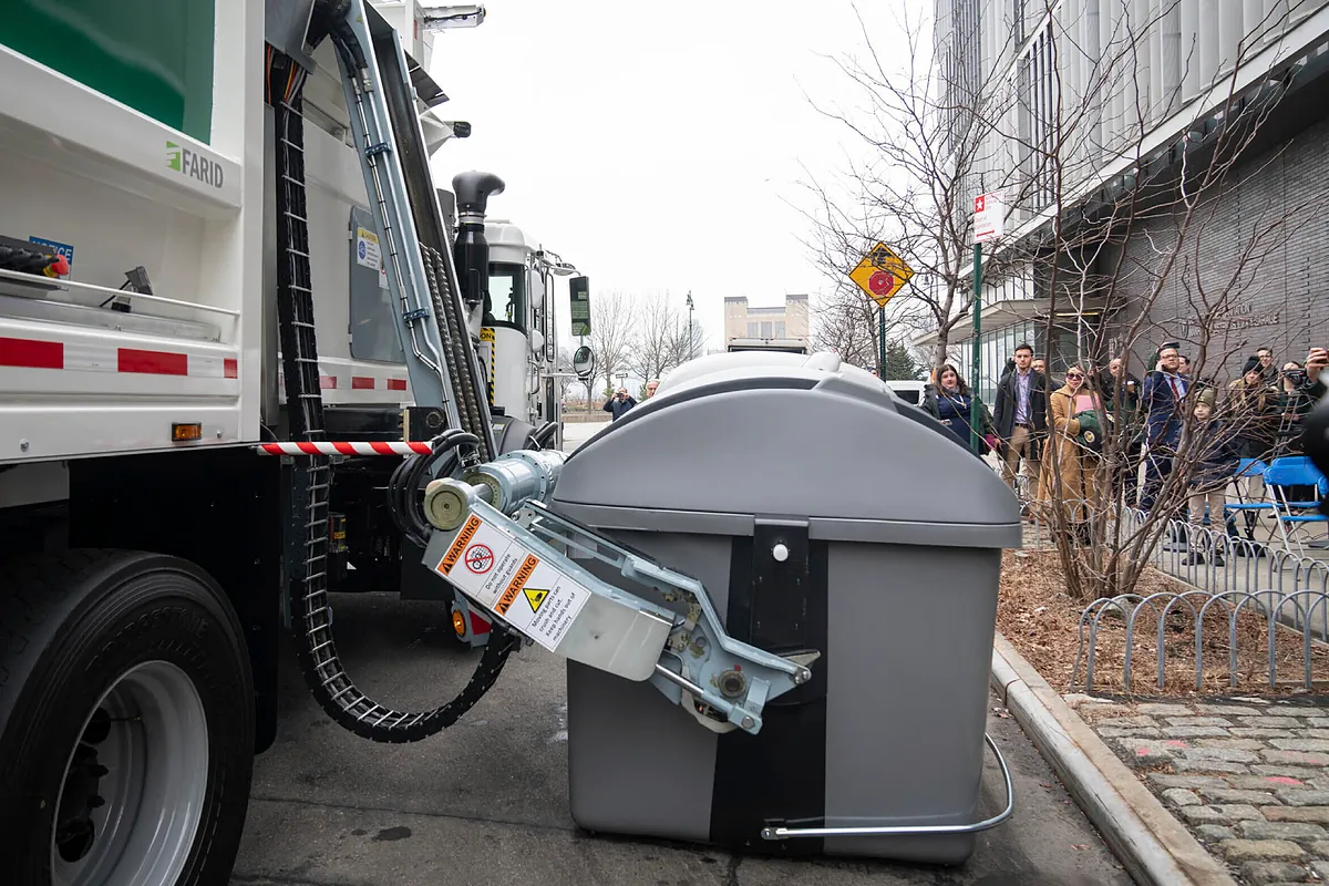 La 'armada española de la basura' conquista Manhattan