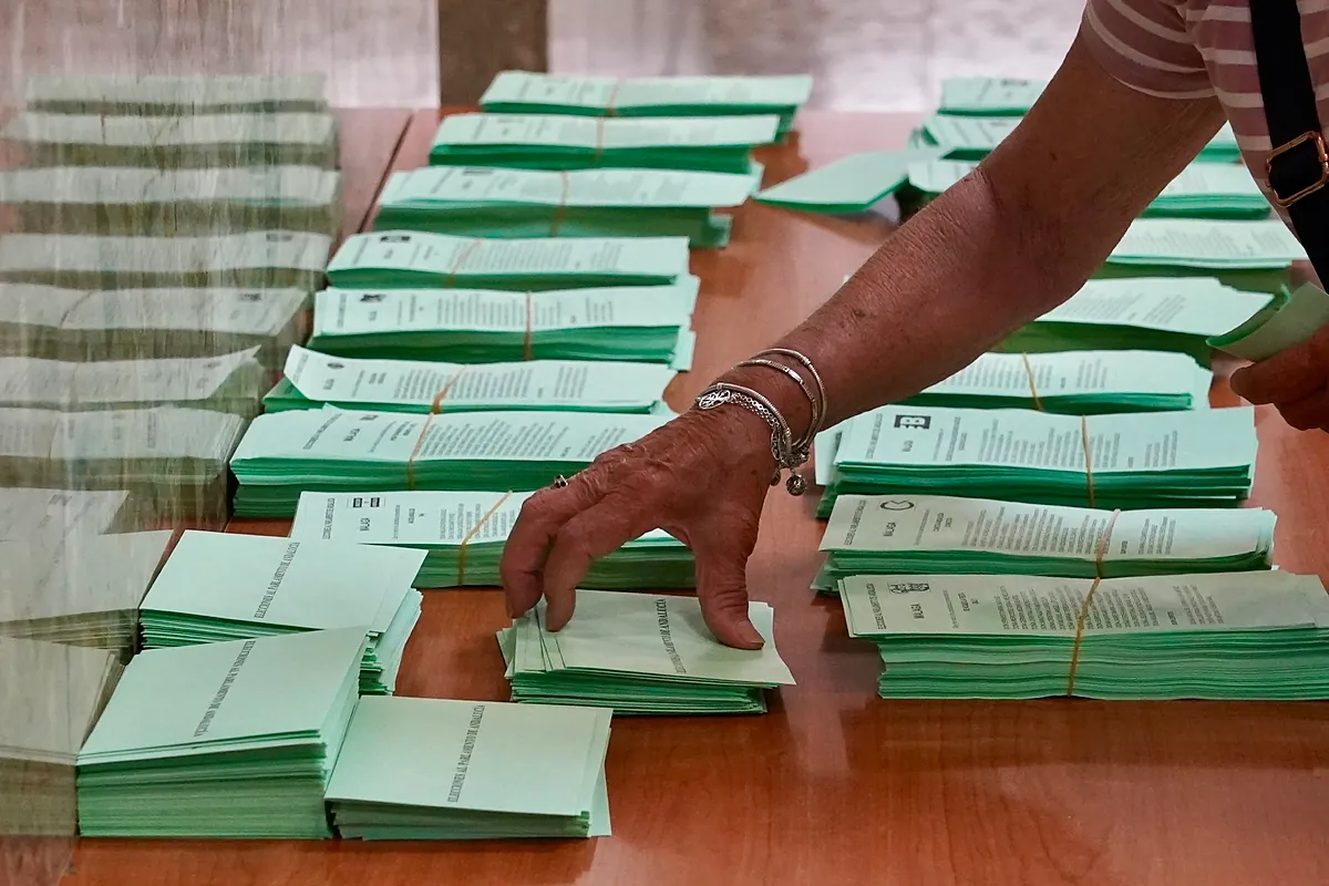 El PP alcanzaría la mayoría absoluta en Andalucía y el PSOE obtendría ...