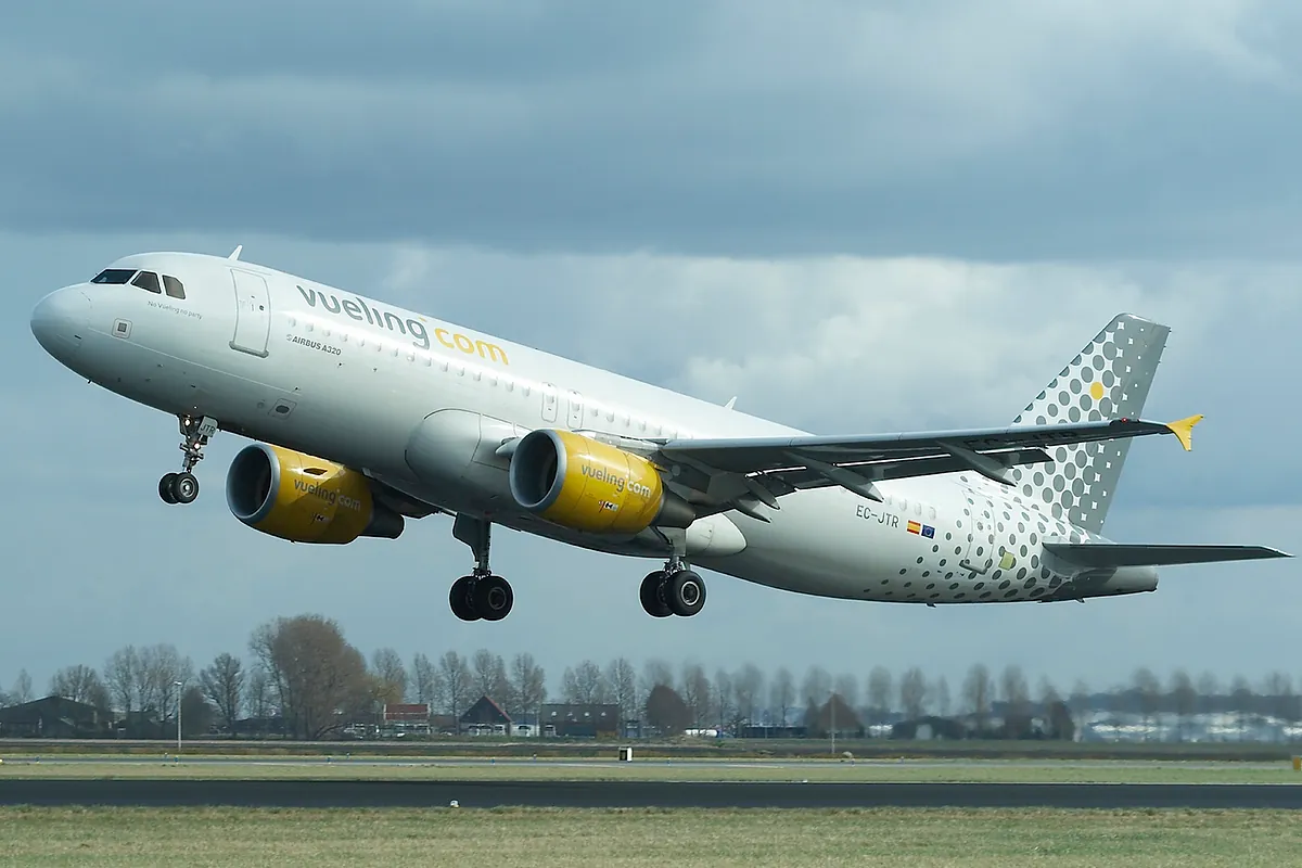 Vueling pone a prueba las costuras de El Prat con un millón de asientos más este año