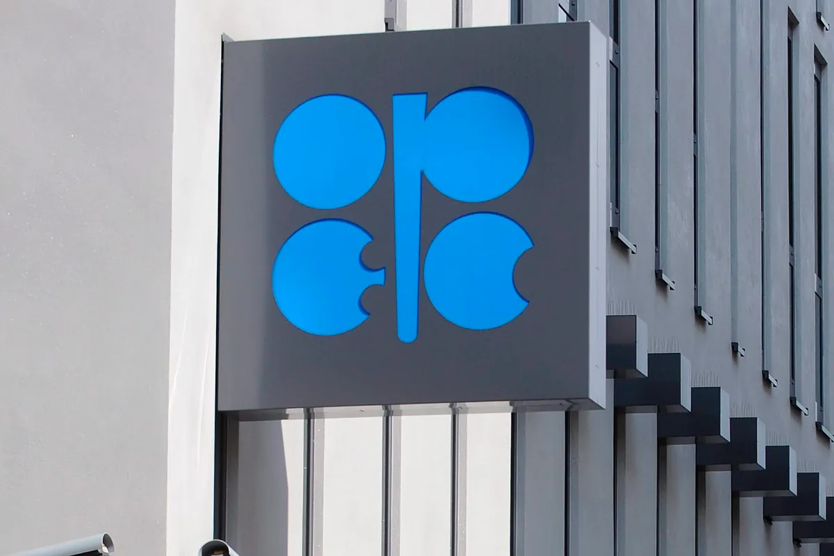 OPEP+ aumenta produzione petrolio a settembre, tensioni e difficoltà di consegna