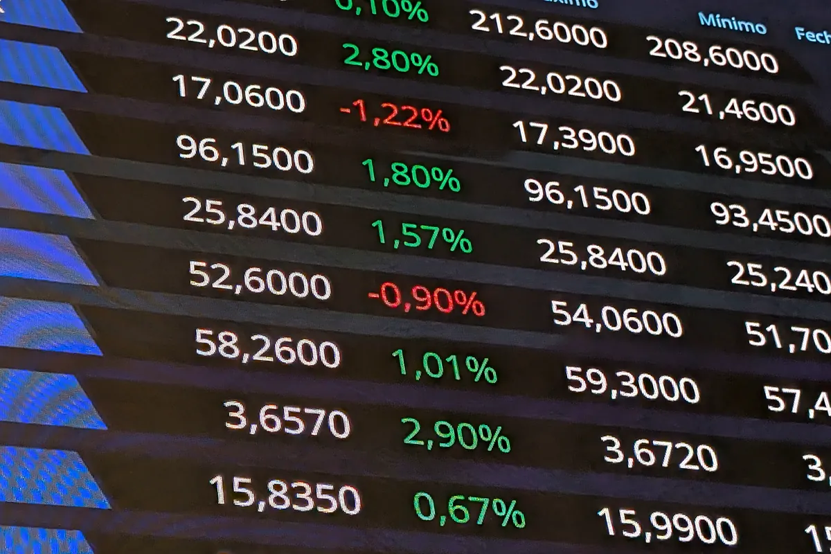 El Ibex cae hasta los 19.100 puntos con la corrección de la banca