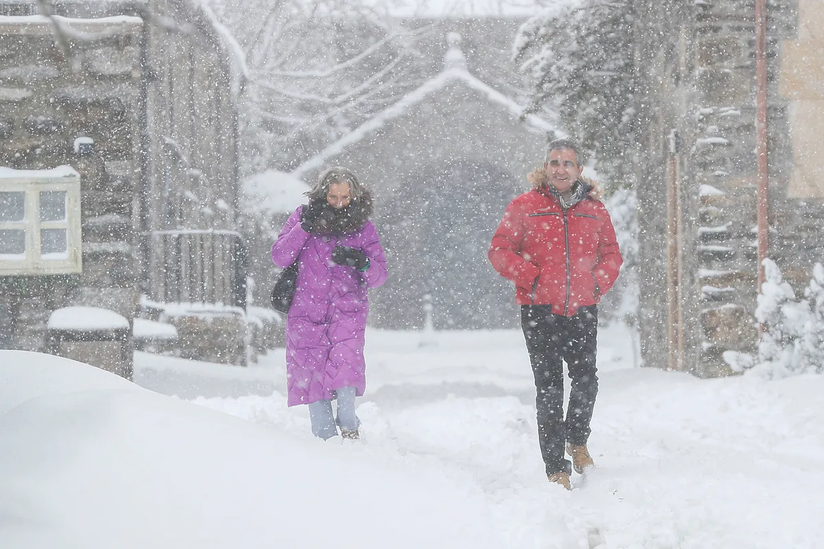 El temporal activa hoy avisos en 13 comunidades autónomas con casi un centenar de carreteras afectadas