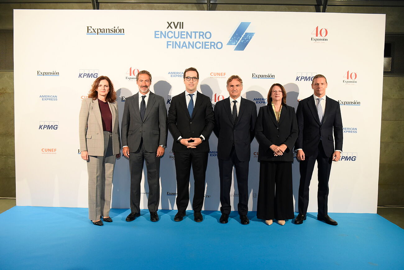 De izquierda a derecha: Laura Múgica, directora general y consejera...