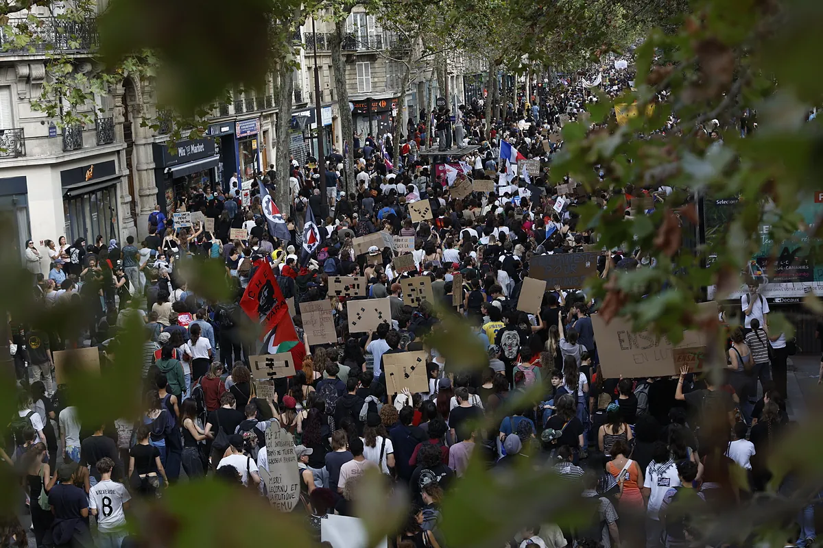 Francia: entre el mercado de bonos y las barricadas