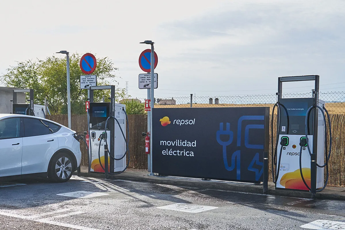 Repsol inaugura una estación de recarga ultrarrápida en Manzanares y se acerca a 5.000 puntos operativos en España