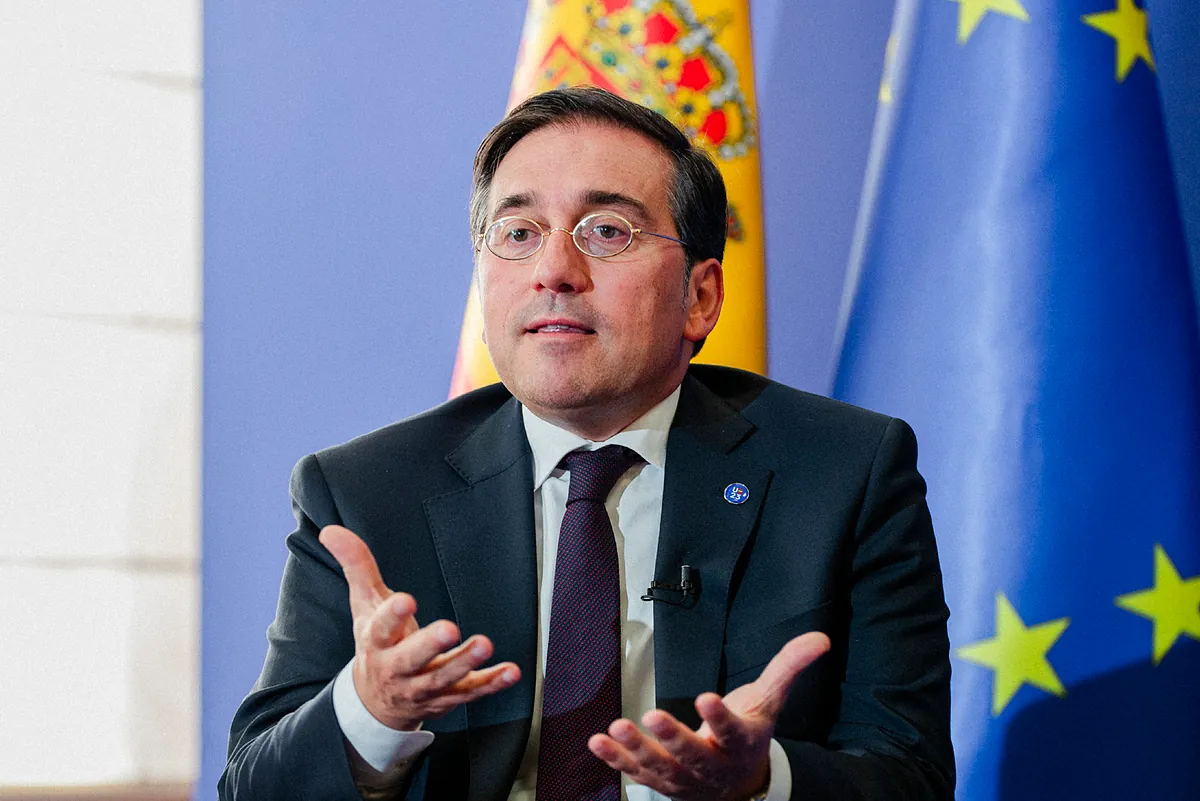 Ministro spagnolo Albares discute la collaborazione di Marruecos per gestire la crisi di Ceuta e la risposta europea