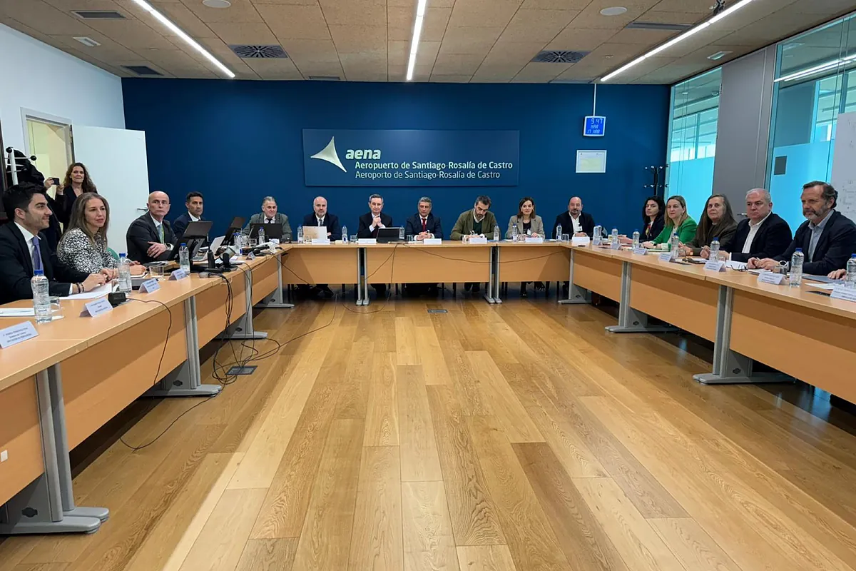 La Xunta coordinará un fondo para captar al menos seis rutas en los aeropuertos gallegos