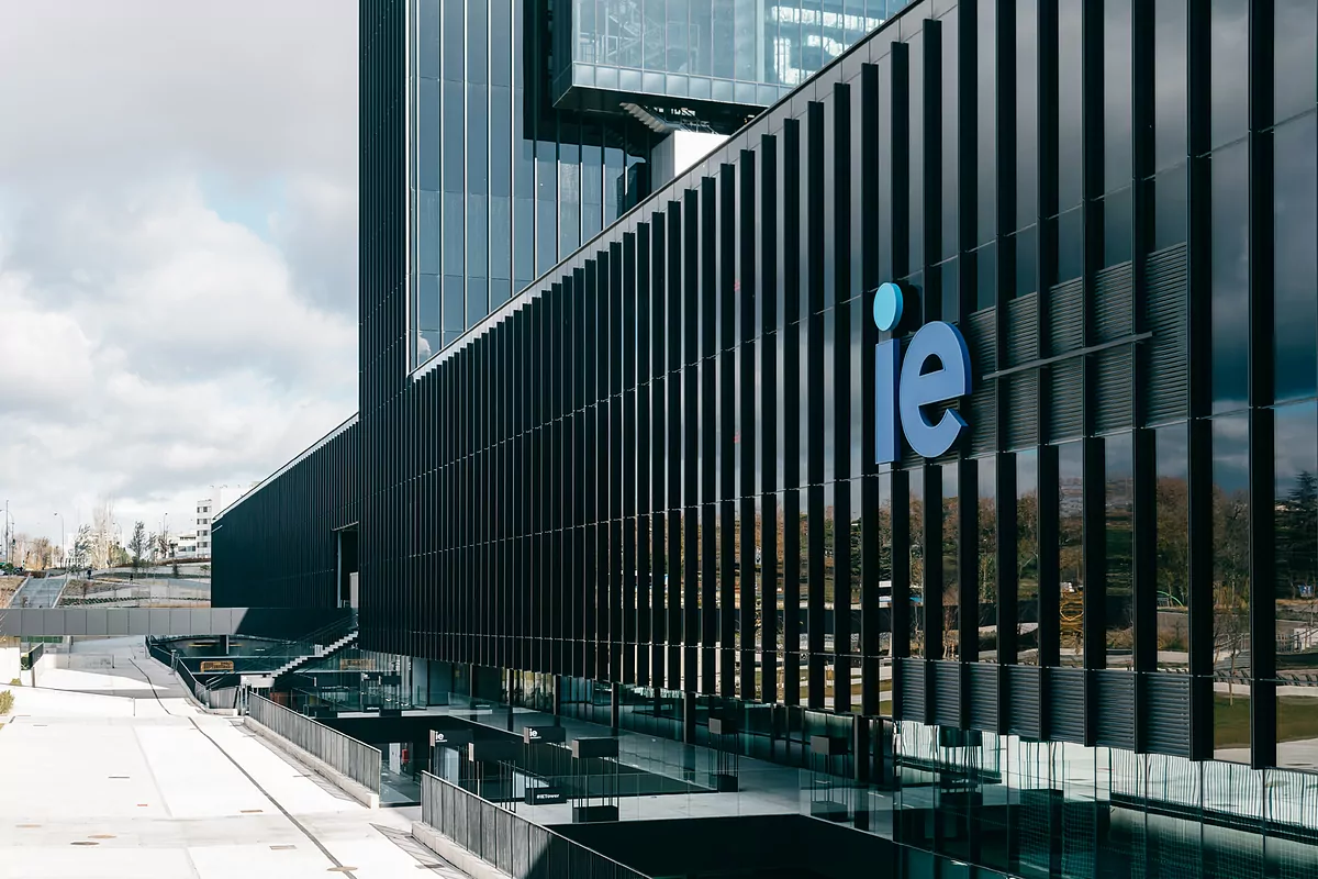 IE University atrae estudiantes de más de 140 países para liderazgo