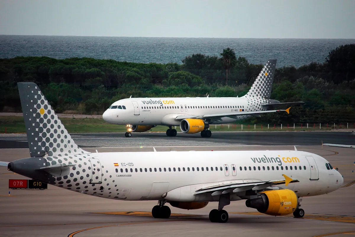 Vueling y WizzAir tiran del récord  de pasajeros del Prat