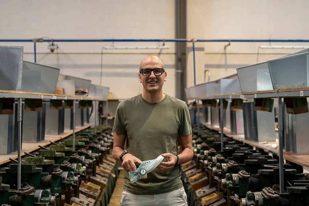 El riojano que no se conformó con el negocio familiar y ahora vende zapatillas en 50 países