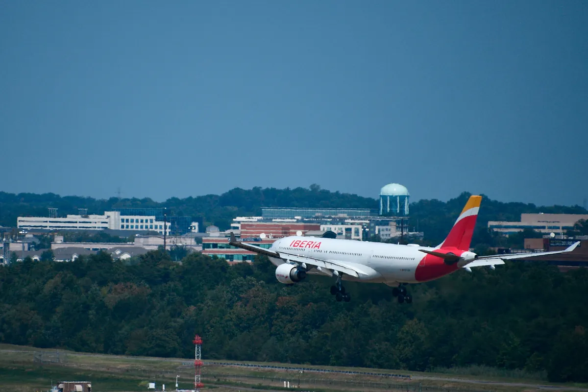 IAG se blinda con coberturas ante el alza del petróleo