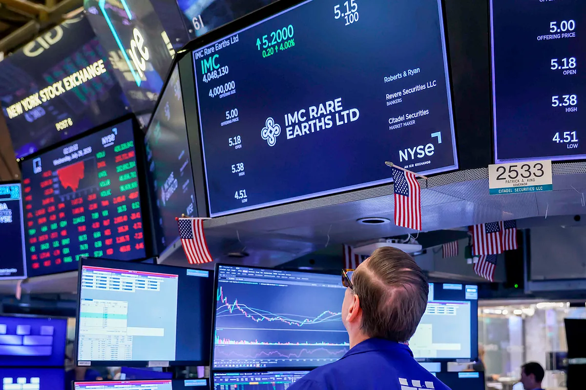 Mercati finanziari monitorano tensioni geopolitiche, risultati aziendali e sviluppi tecnologici a agosto
