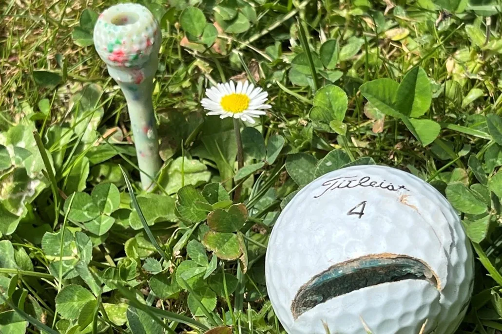 Bolas de golf usadas para fabricar nuevo material deportivo y otras cinco fórmulas de economía circular