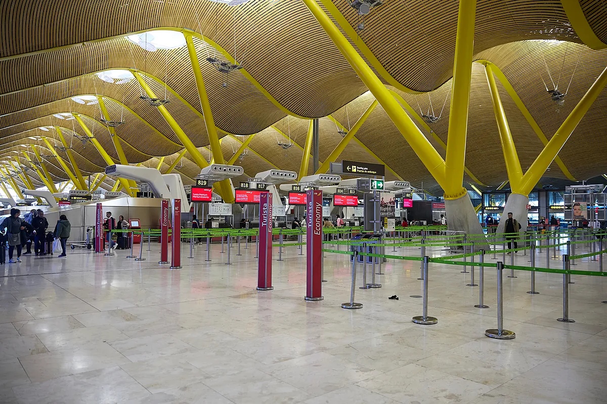 Las constructoras pujan por los primeros grandes contratos de Aena en Barajas, pero  pasan  de los 500 millones de Tenerife