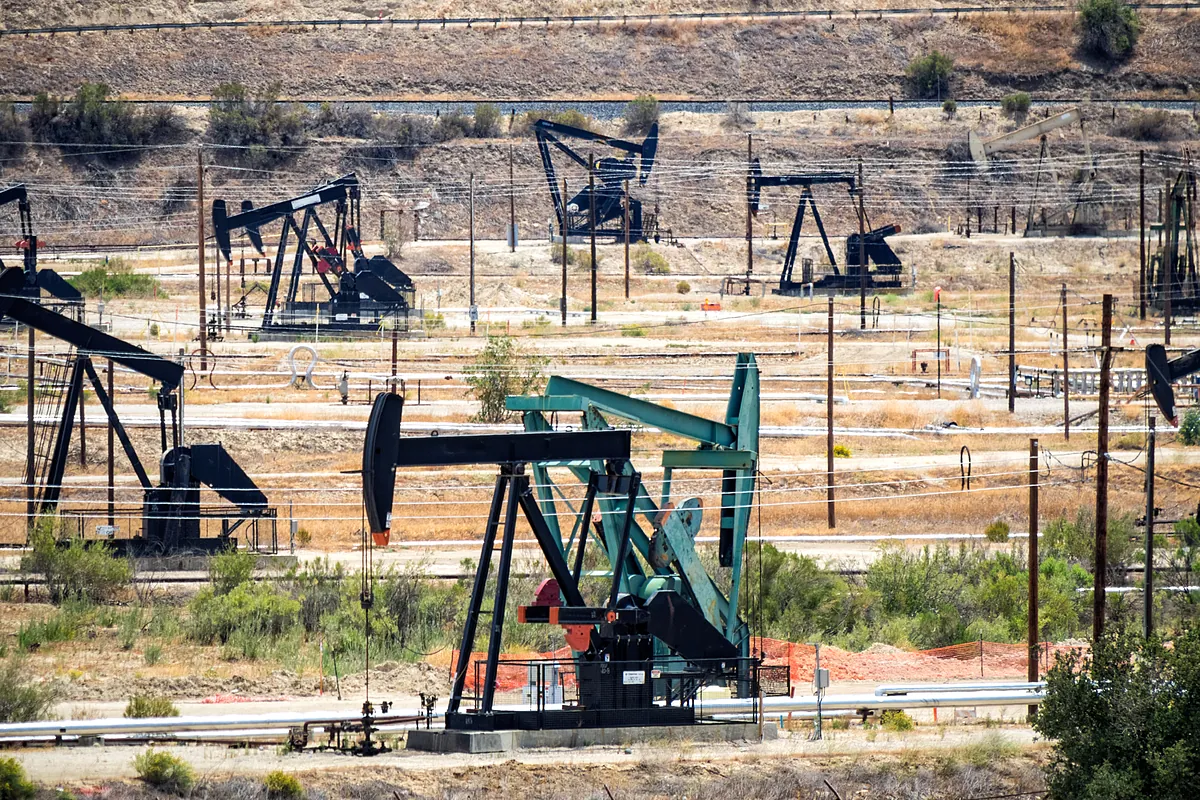 Las exportaciones de petróleo de Irak por Ormuz caen un 90% por el bloqueo