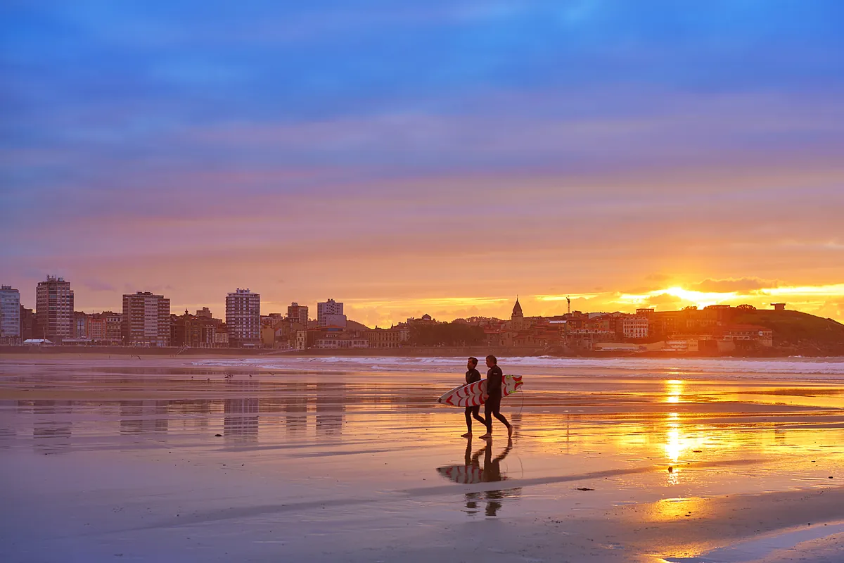 Las playas de Asturias, donde el mar en oleadas vierte su infinita poesía