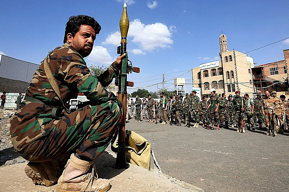 I hutíes avanzano nel sud del Yemen e minacciano il passaggio per il canale di Bab el-Mandeb, con conseguenze per il commercio internazionale e i prezzi del petrolio