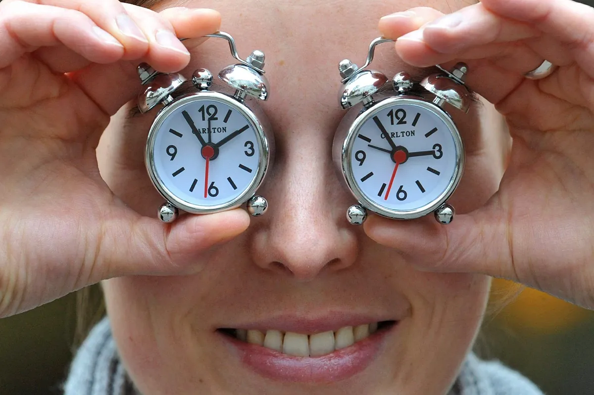 Abolir el cambio de hora y adoptar el horario de invierno previene la obesidad y los episodios cardiovasculares