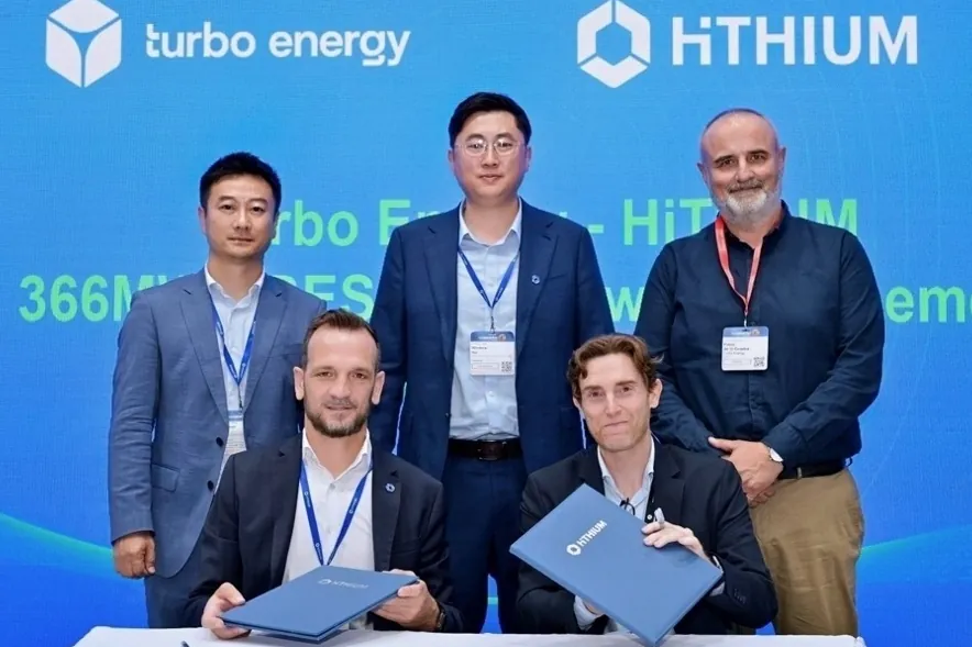 Turbo Energy instala con Hithium el sistema de almacenamiento solar en las 15 fábricas de Pamesa