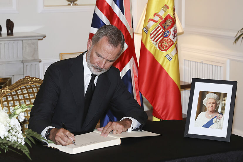 Reino Unido invita a Felipe VI y al rey Juan Carlos al funeral de Isabel II  | Política