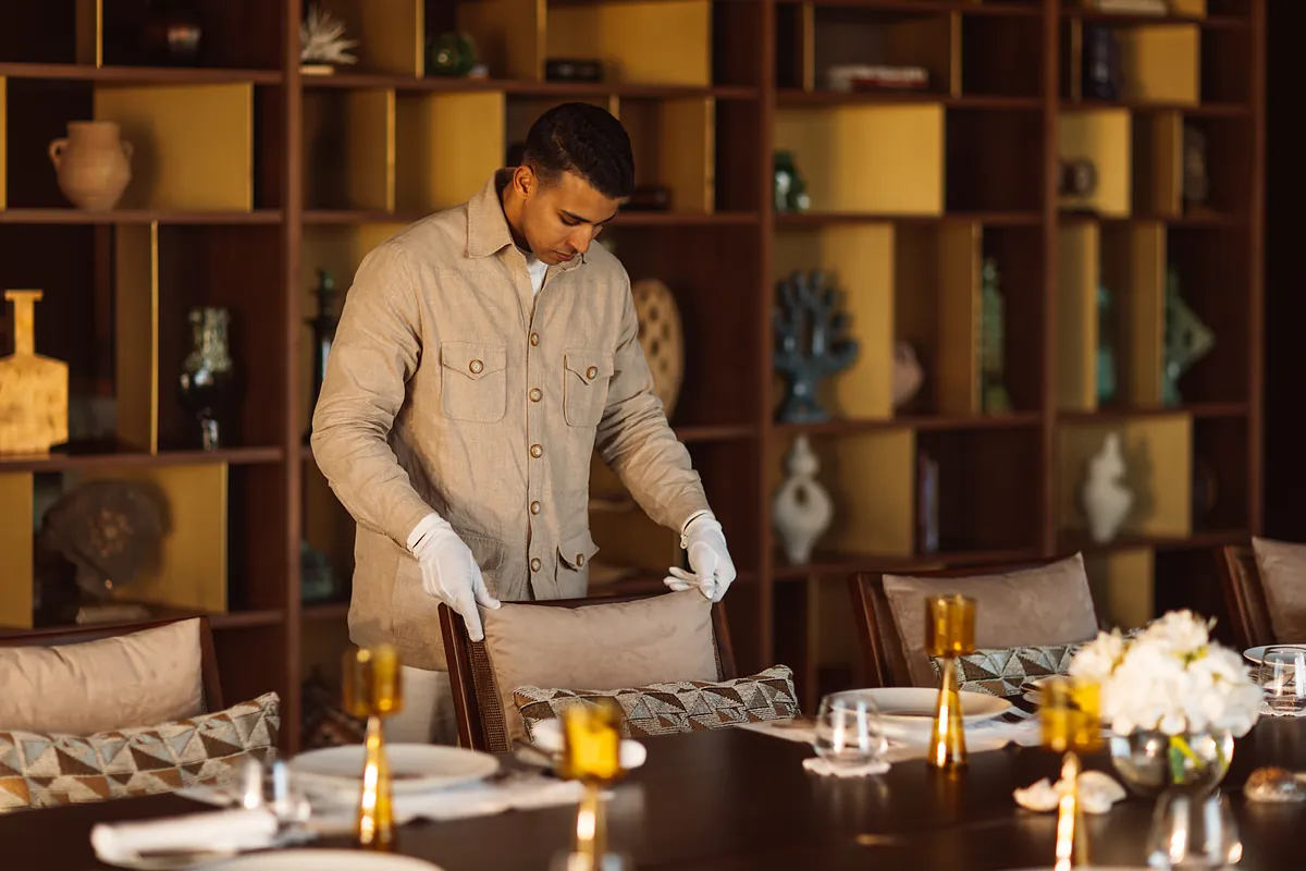 Así son los uniformes de los hoteles de lujo | Viajes
