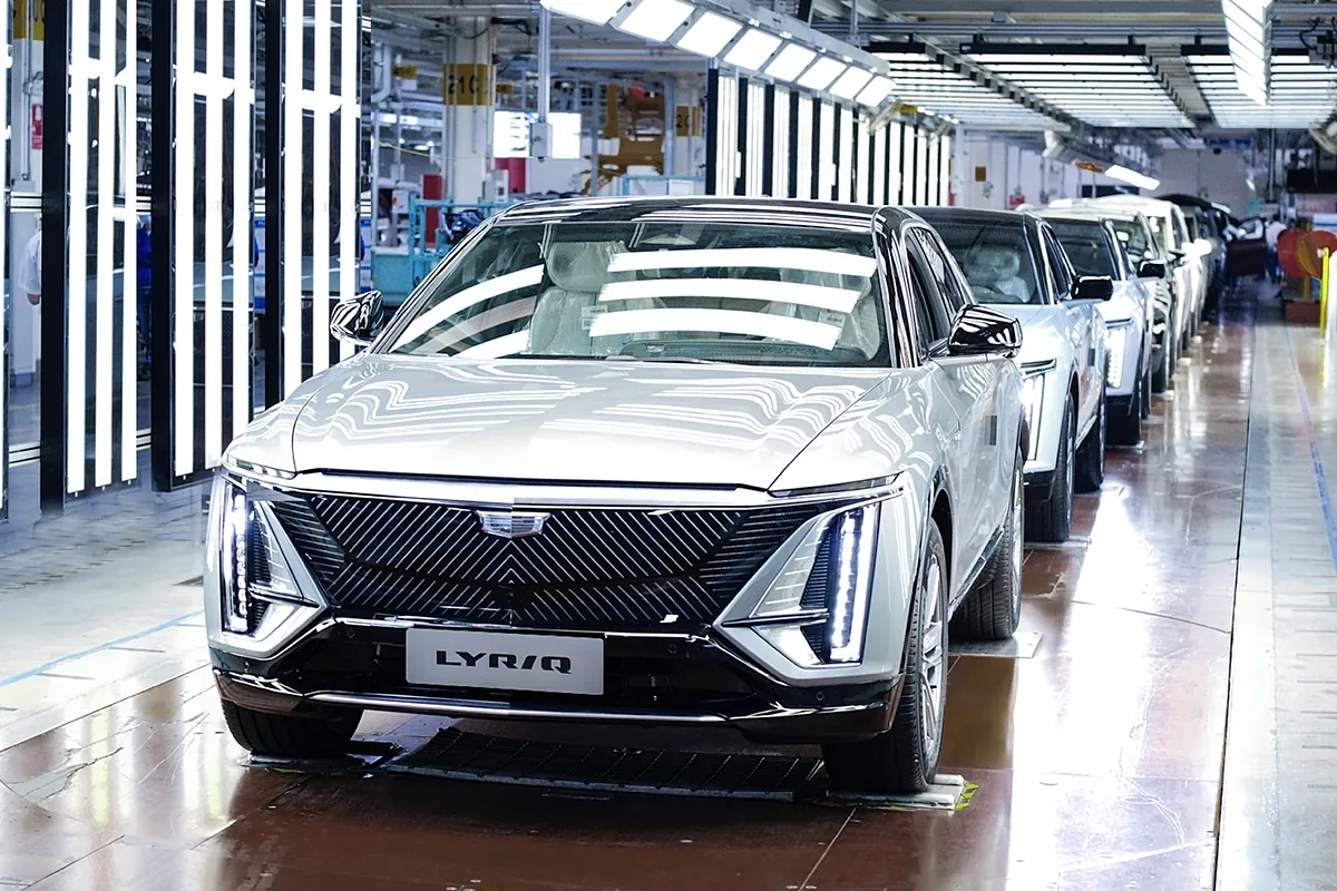 GM desafía a Trump y renueva su alianza con SAIC para fabric