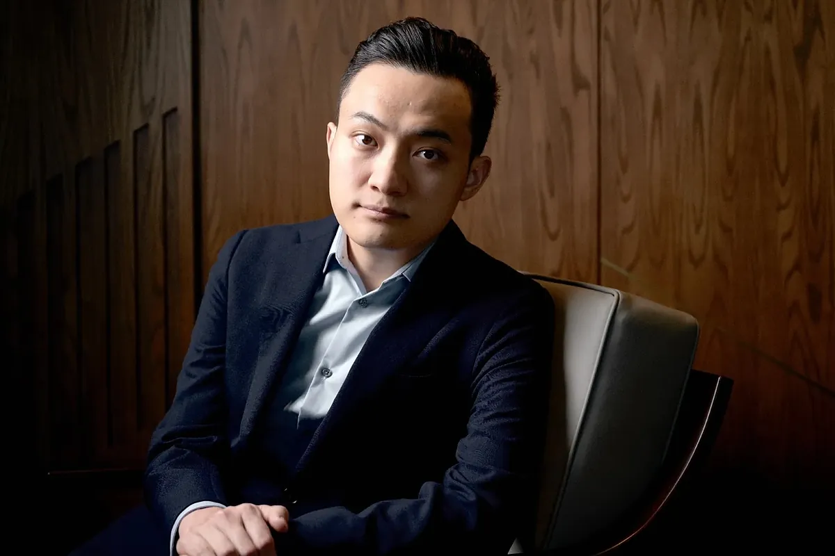 Justin Sun, el magnate chino de las criptomonedas que ha comprado el  plátano de Cattelan | Empresas Tecnológicas