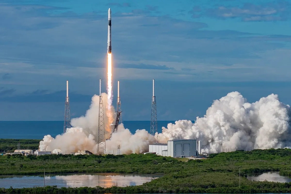 Valores del sector espacial disparados antes del estreno de SpaceX