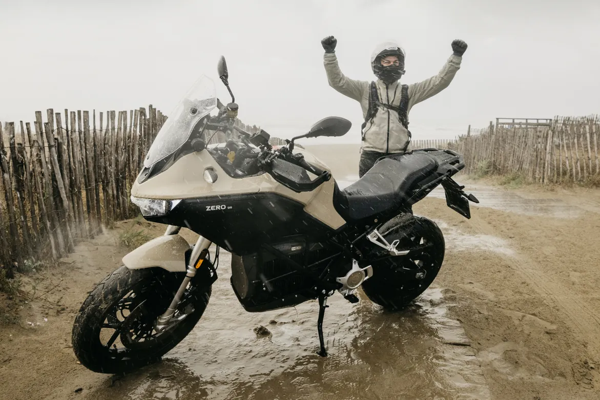 Zero DS rider sets electric motorcycle range record at 436.5 km