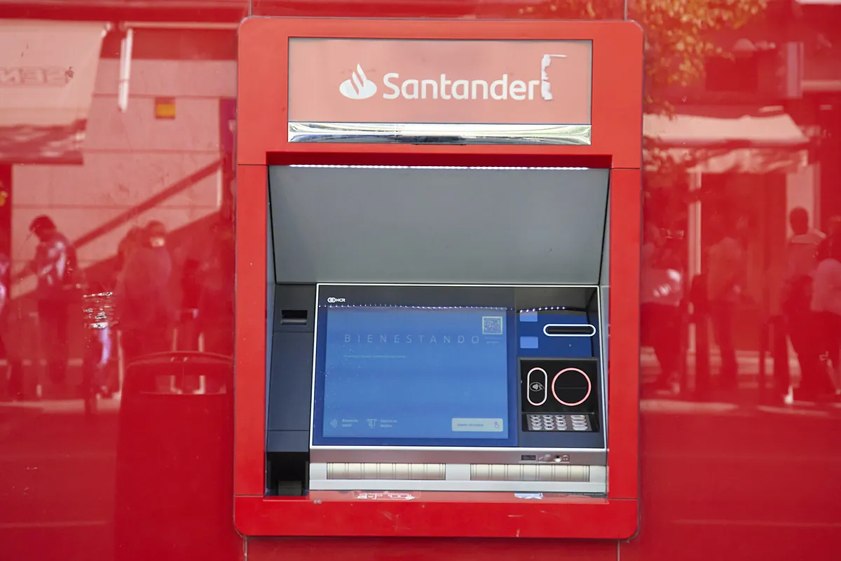 Santander envía por error un mensaje masivo a sus clientes | Banca