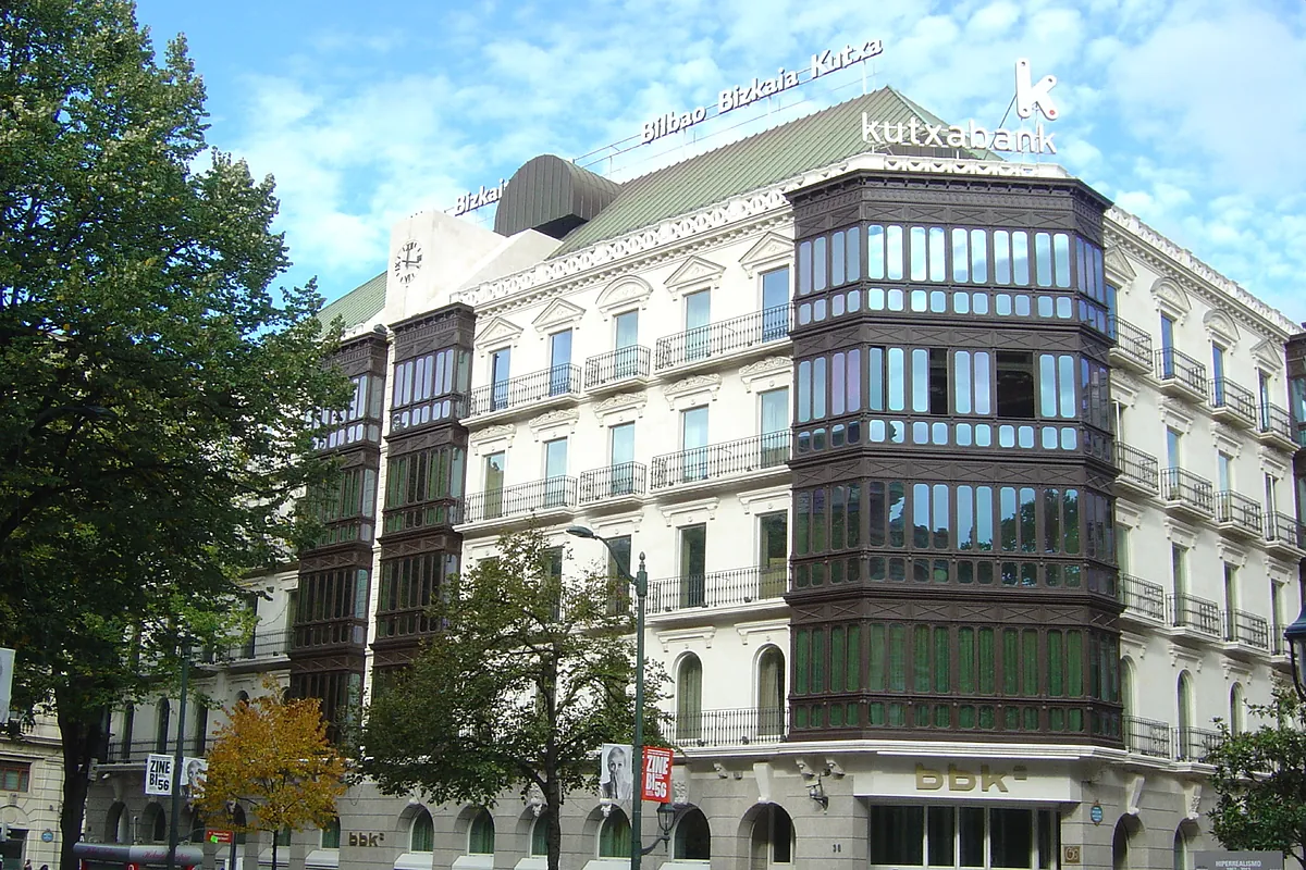 Kutxabank invertirá 80 millones para renovar sus oficinas | Banca