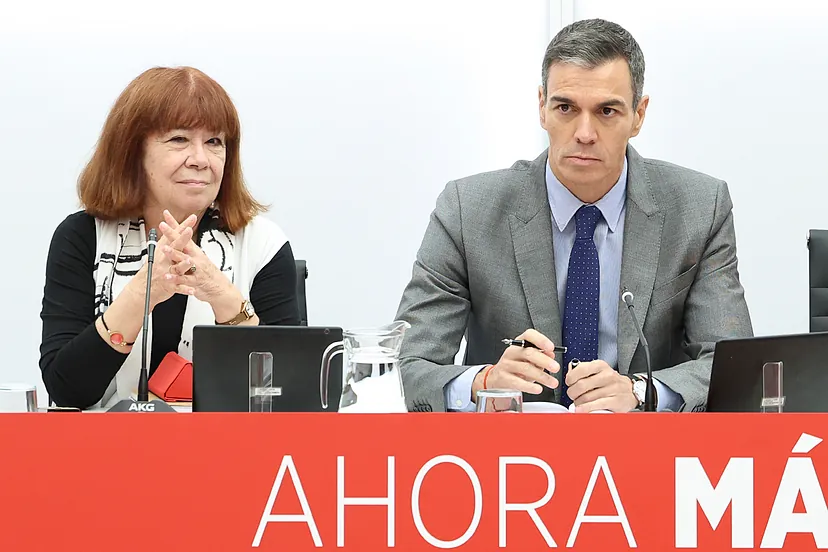El fuerte olor de las cloacas del PSOE se traslada de Ferraz a La Moncloa |  Política