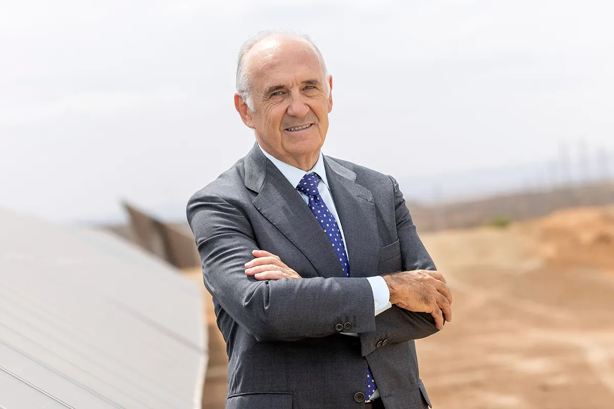 Santander financia la alianza de Juan Béjar y Ricardo Leal