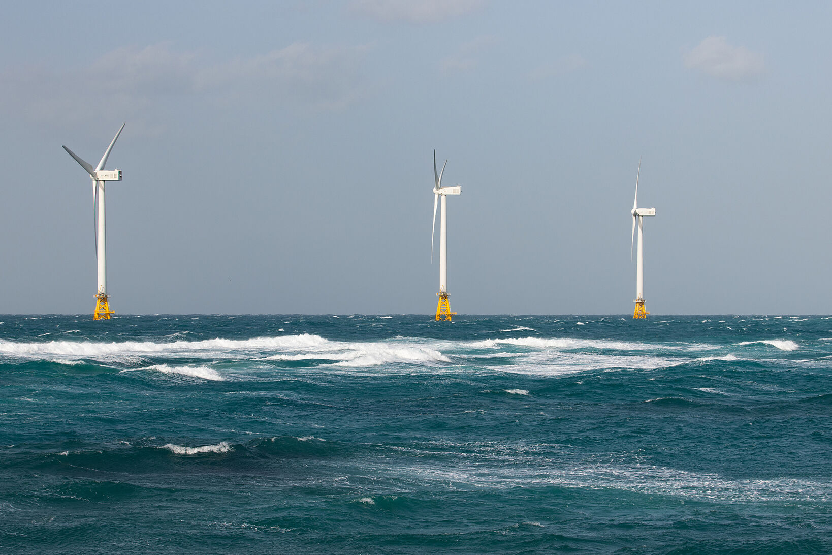 Siete estados demandan a EEUU por obligar a TotalEnergies a abandonar la energía eólica