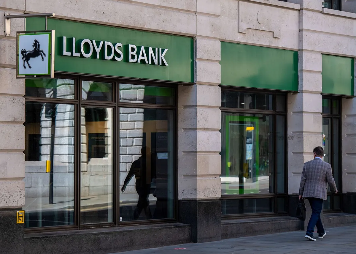 Lloyds, primer banco inglés en provisionar por los créditos en la compra de  coches | Banca