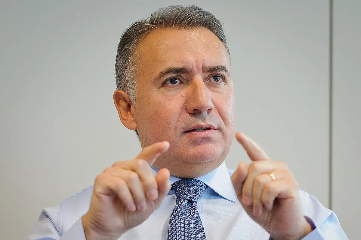 Una operación de acciones de Santander debe leerse con su notificación regulatoria