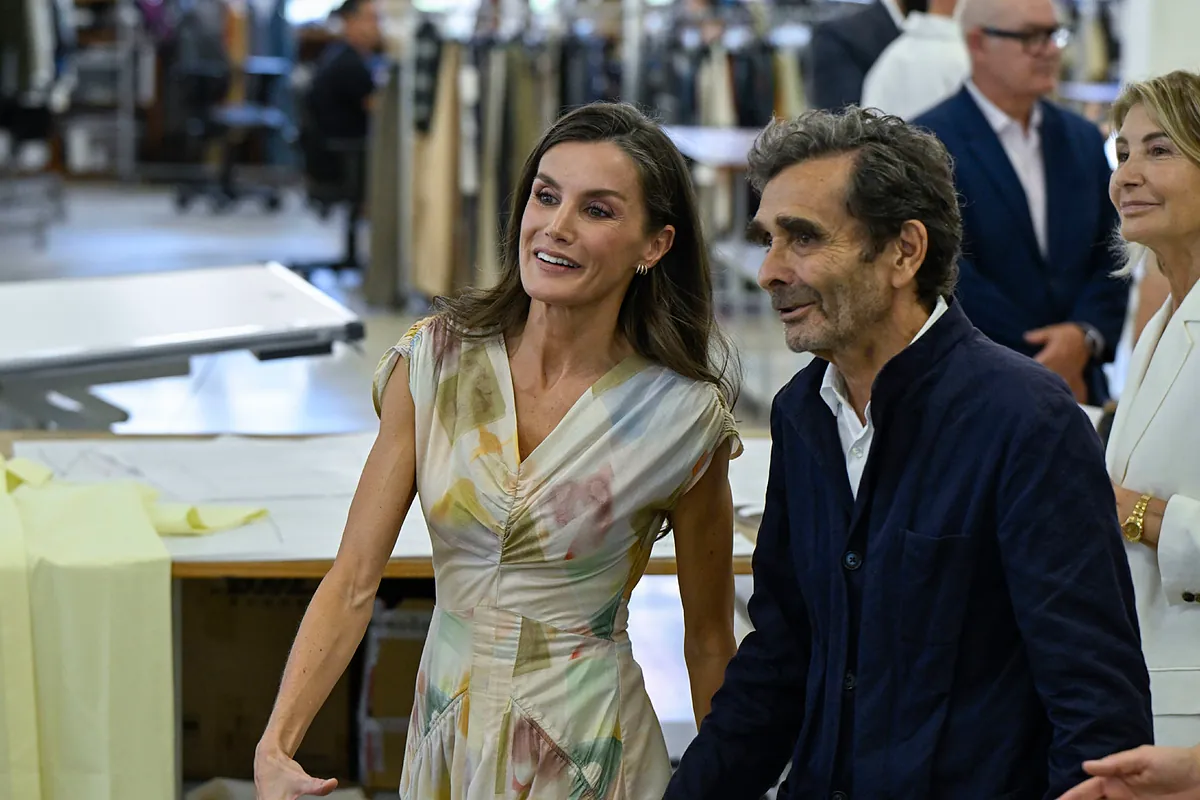 La Reina Letizia visita la sede de Adolfo Domínguez