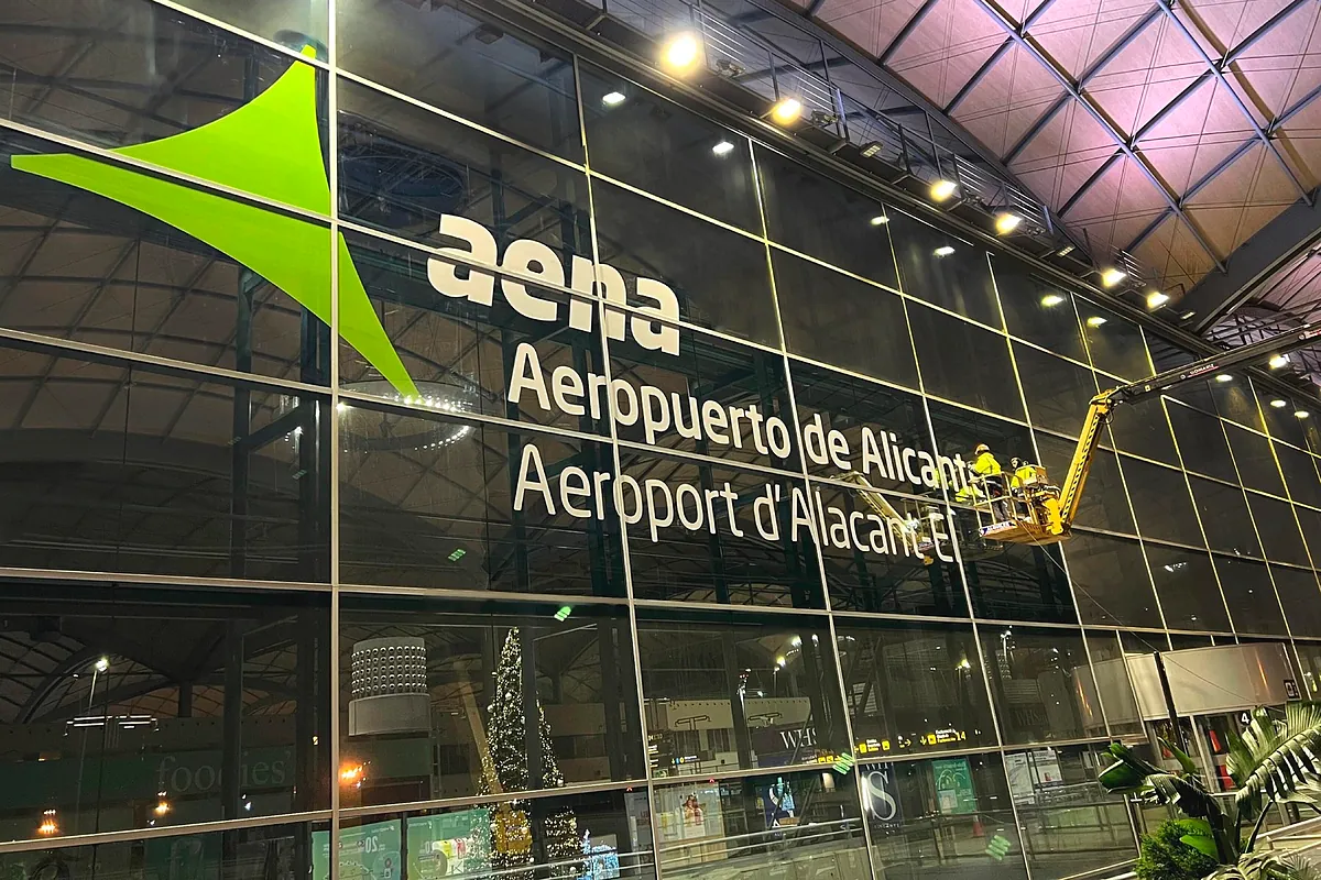 Aena duplica la inversión prevista para ampliar Alicante y no concreta la del aeropuerto de Valencia